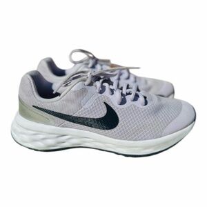 Nike Kids’ Revolution 6 Sneakers – Size 5Y (Women’s 6.5).  Excellent Condition